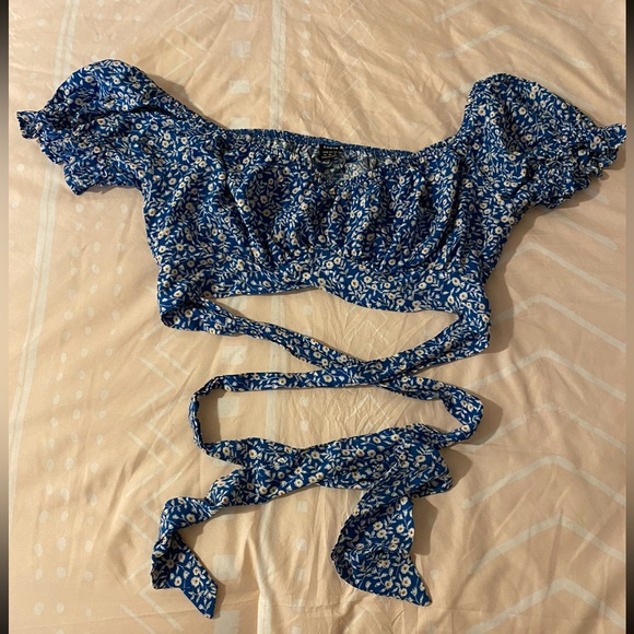 Ditsy Floral Criss Cross Tie Front Puff Sleeve Crop Top - Picture 2 of 2